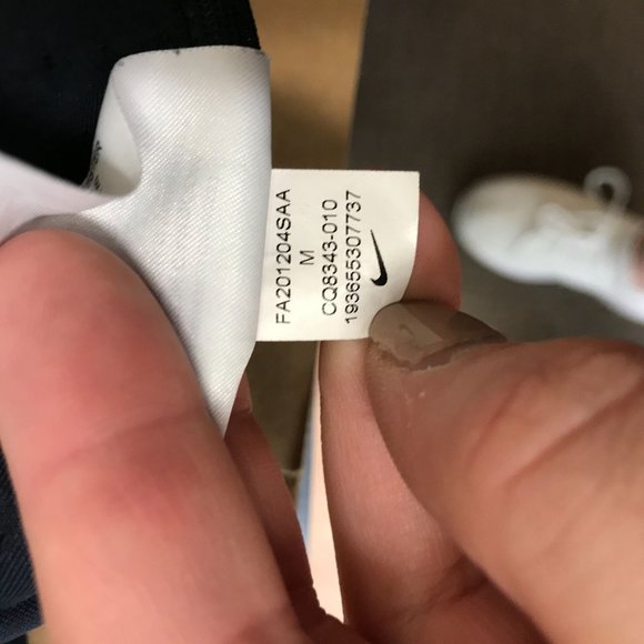 NIKE PRO ~ MENS MEDIUM ~ BLACK HOODED SHORT SLEEVE FITNESS TOP CQ8343-010 - Picture 8 of 8